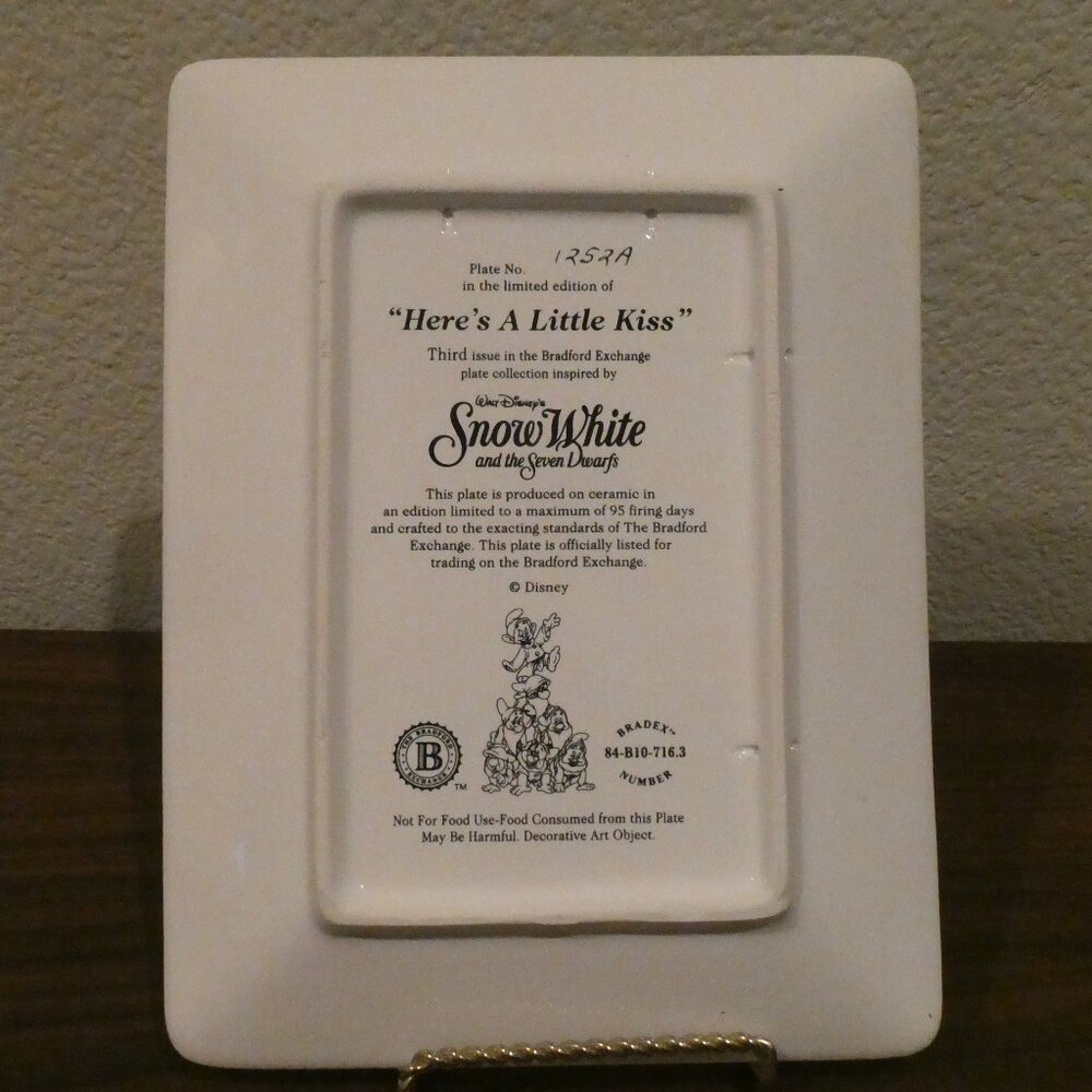 SALE - Snow White and the Seven Dwarfs “Here’s A Little Kiss” Collector’s Plate - Picture 4 of 6